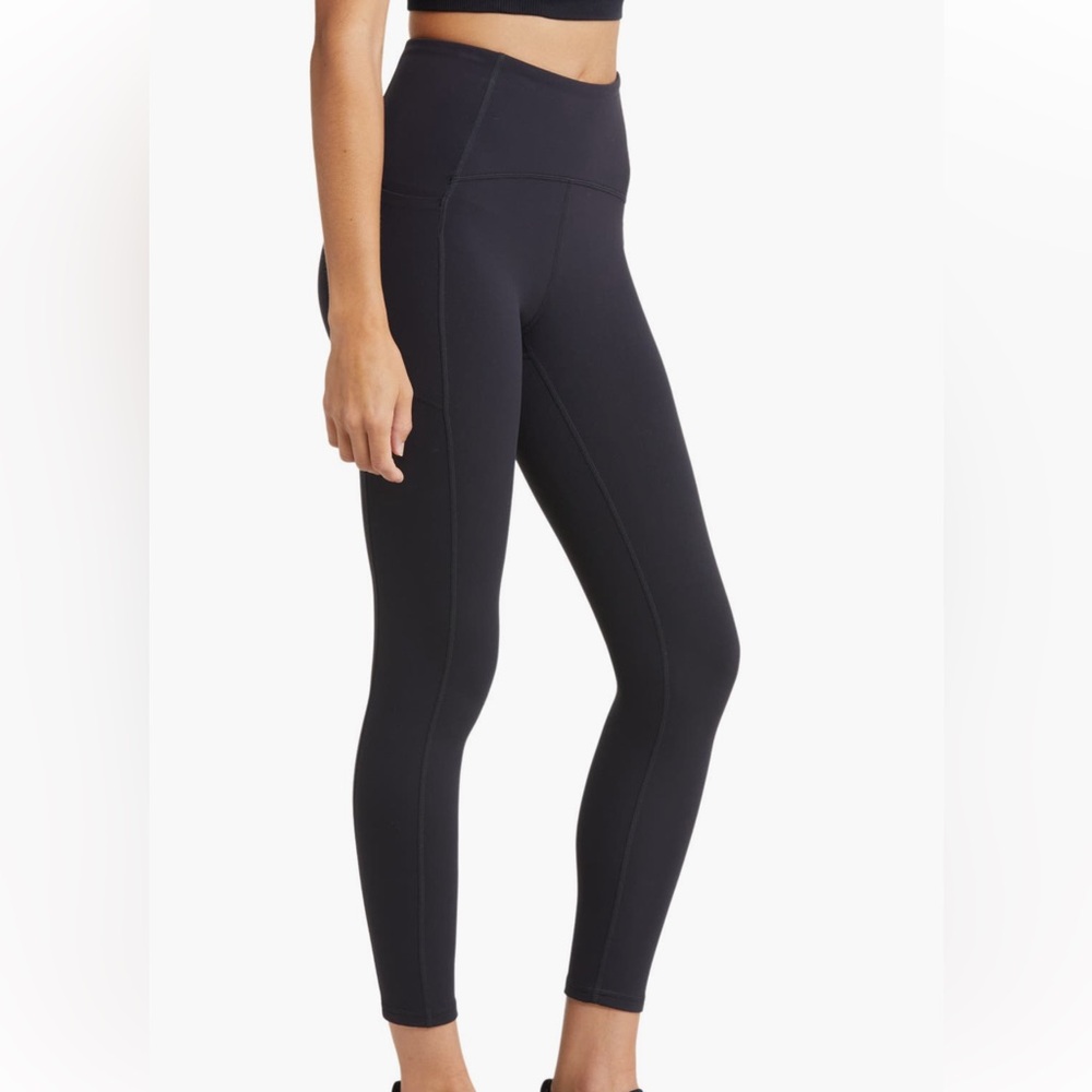 Zella black legging 7/8 length with pockets on both sides. Worn 1x.